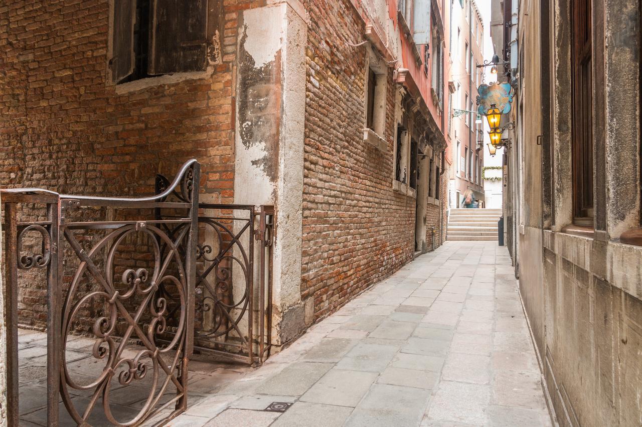 La Fenice Double Canal View Venice Exterior photo