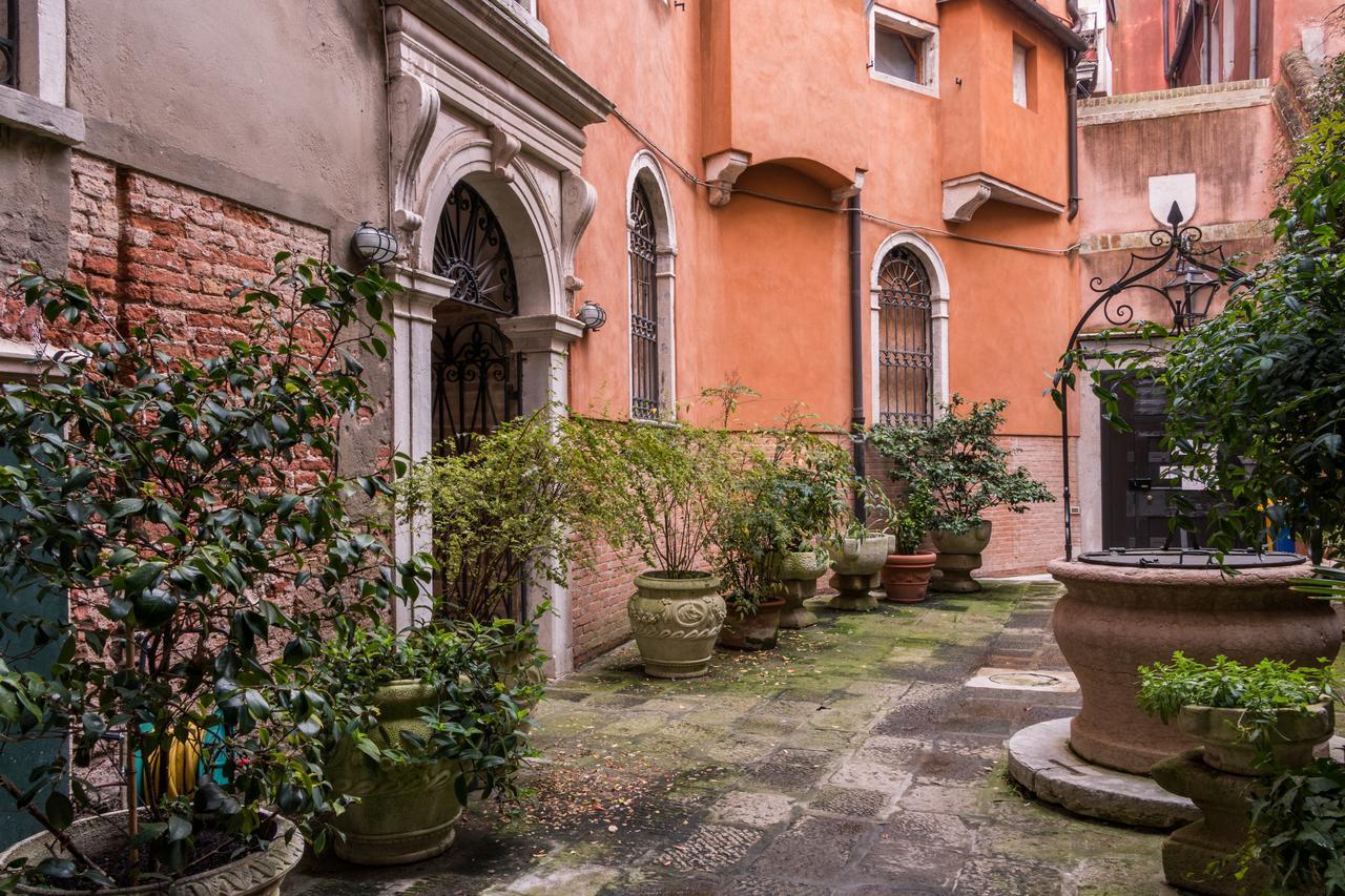 La Fenice Double Canal View Venice Exterior photo